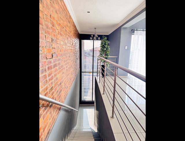 5 BEDROOM FREESTANDING FOR SALE IN MINERALIA